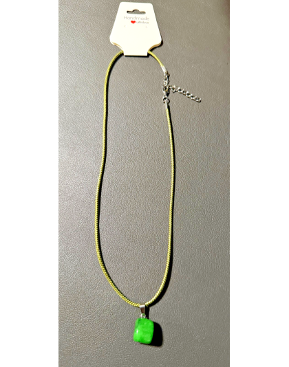 Collar con piedra Jade