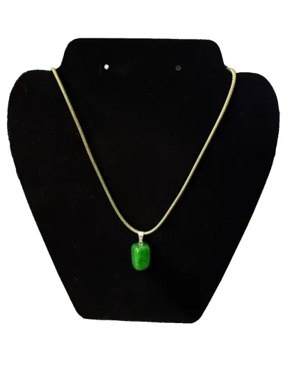 Collar con piedra Jade